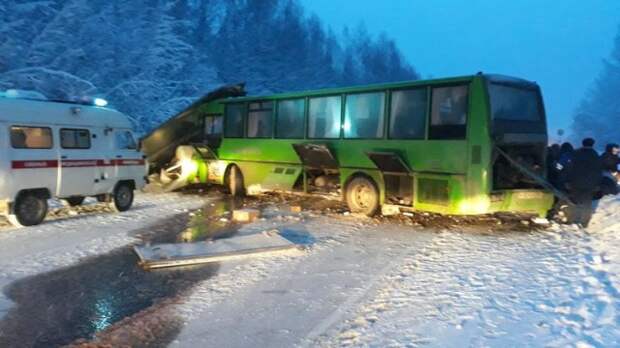 На Урале 15 человек пострадали в ДТП с автобусом 