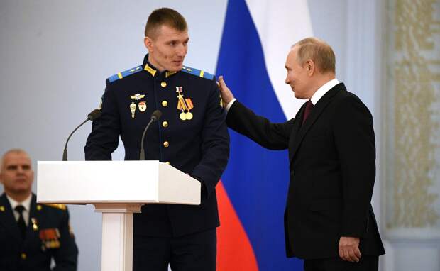 Владимир Путин в Кремле вручил «золотые звёзды» Героям России