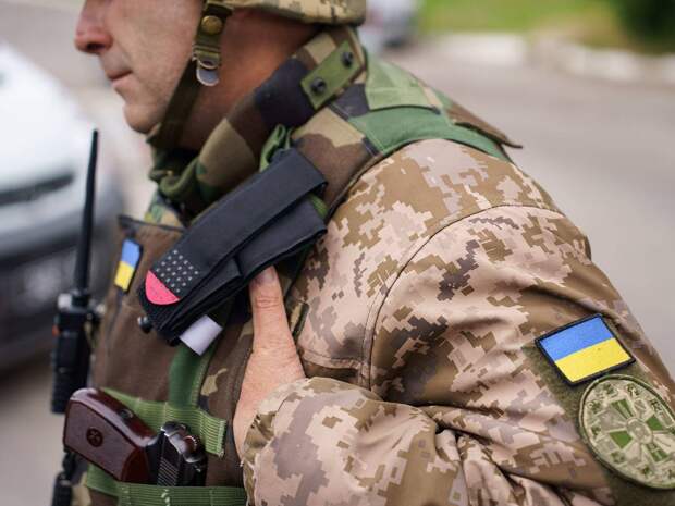 Платит за трупы: Киев приказал ВСУ казнить сдающихся в плен «трусов»
