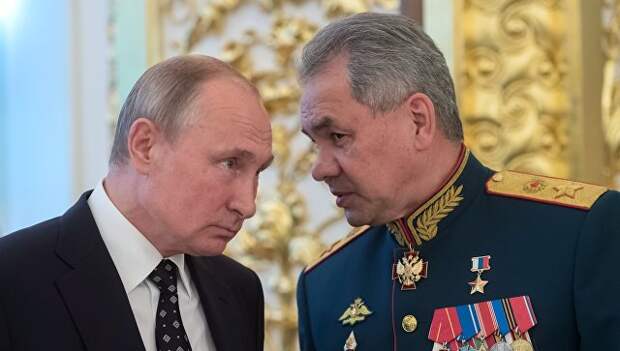 Президент РФ Владимир Путин и министр обороны РФ Сергей Шойгу на торжественном приеме в честь выпускников высших военных учебных заведений Минобороны РФ. 28 июня 2018 Президент РФ Владимир Путин и министр обороны РФ Сергей Шойгу на торжественном приеме в честь выпускников высших военных учебных заведений Минобороны РФ. 28 июня 2018