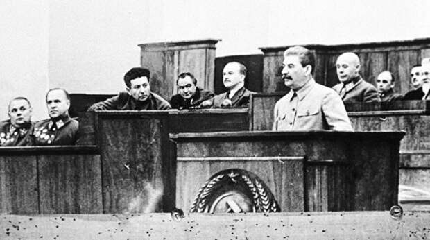 От банкета к разгрому. Тайна тоста вождя и трагедии его сына От банкета к разгрому. Тайна тоста вождя и трагедии его сына