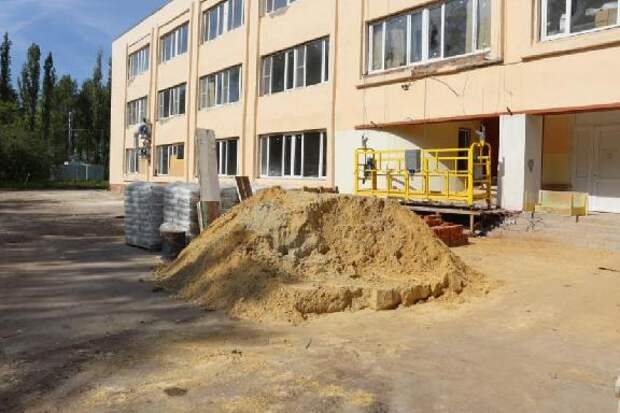 В Стрельцах продолжается ремонт здания школы
