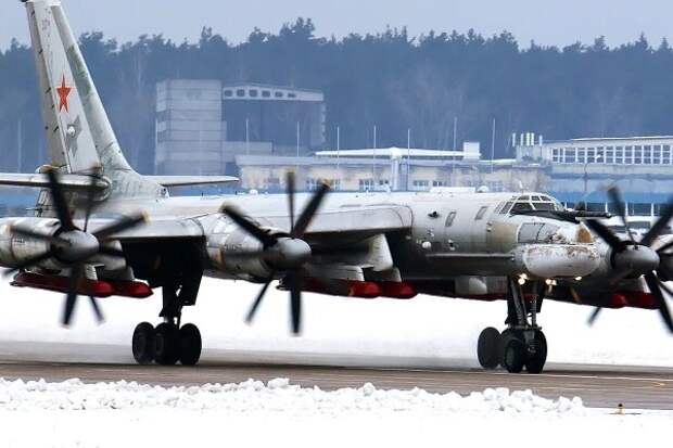 Ракета Х-101 под крылом Ту-95МСМ Ракета Х-101 под крылом Ту-95МСМ