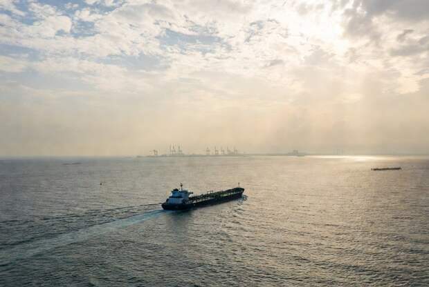 FT узнал о росте поставок нефтепродуктов из России в Сингапур в апреле