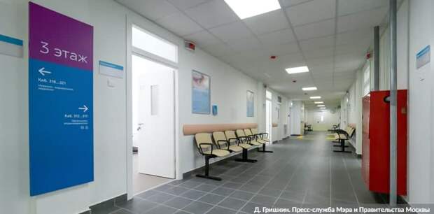 Собянин осмотрел итоги реконструкции поликлиники на севере Москвы Фото: Д. Гришкин mos.ru