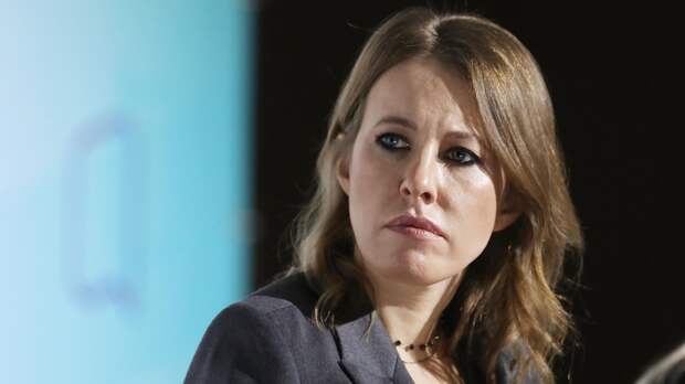 Журналистка Ксения Собчак снялась в топе и легинсах в джунглях