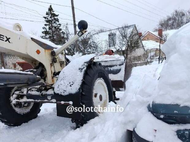В Солотче грейдер повредил припаркованную машину