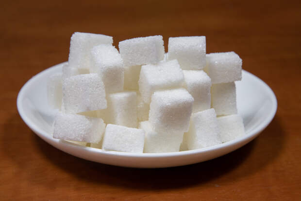 Диетолог Соломатина объяснила, почему невозможно отказаться от сахара полностью