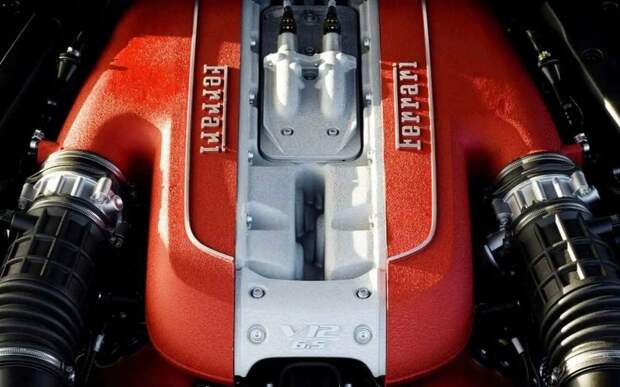«V12 — это естественно»: Ferrari объяснила отказ от турбонаддува в своих автомобилях