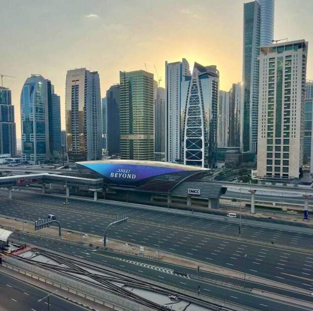 После ночных атак в Дубае закрыты пляжи — туристам запрещён доступ к морю в