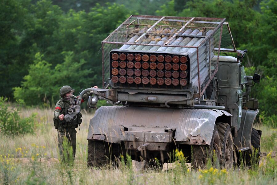 В жилой дом в Белгороде врезался беспилотник. Военная операция на Украине, день 536-й