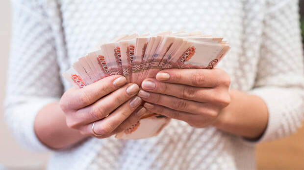 Спор о 200 тысяч рублей: житель Екатеринбурга требует вернуть деньги, а подруга утверждает — это подарок
