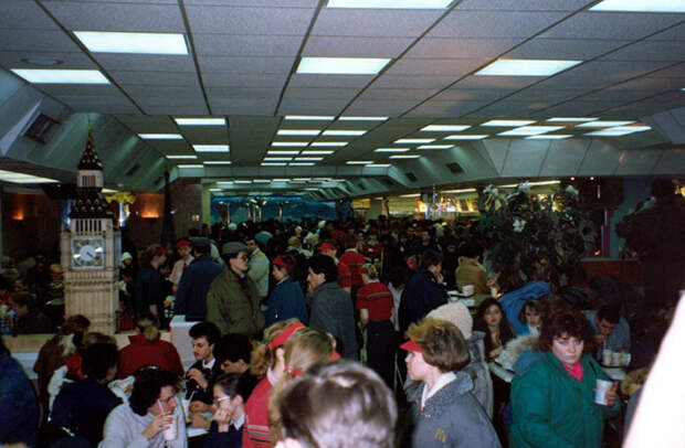 Эпические фото о том, как в Москве в 1990 году открылся первый McDonald’s