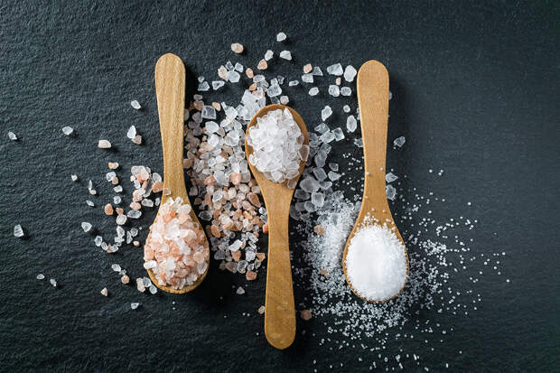 Как соль (и солёное) повышают артериальное давление — и почему это происходит?