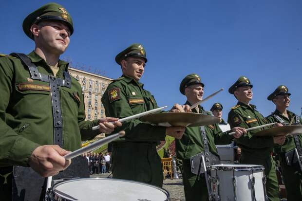 Программа «Военные оркестры в парках» предваряет Международный военно-музыкальный фестиваль «Спасская башня» / Фото: vk.com/@spasstower-voennye-orkestry-v-parkah-2019