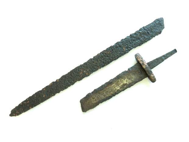 Что такое мечи Ульфберхта и как их изготовляли в Средневековье?