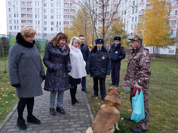 Старт социального проекта «Убери за своим питомцем»/Фото предоставлено управой района Северный