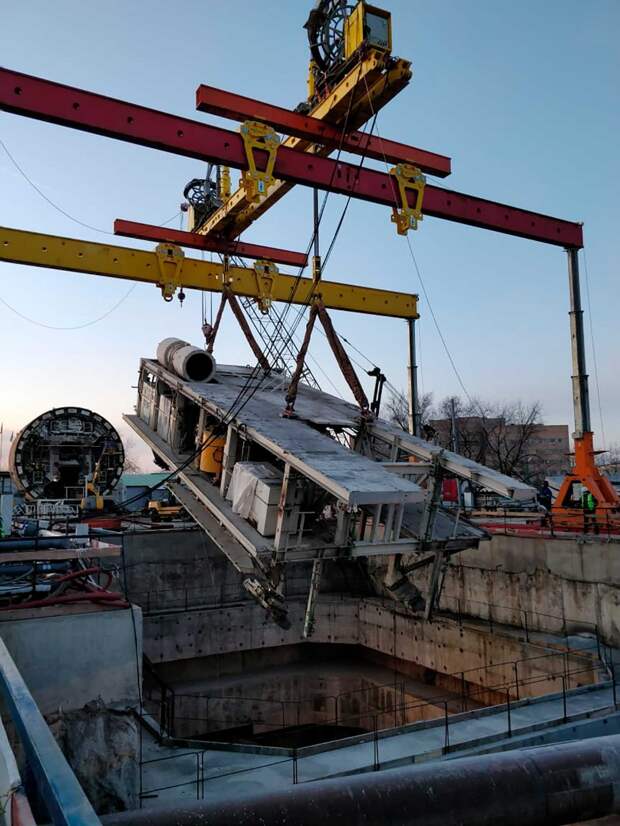УСК Мост Руслана Байсарова  собирает многотонный щит Виктория