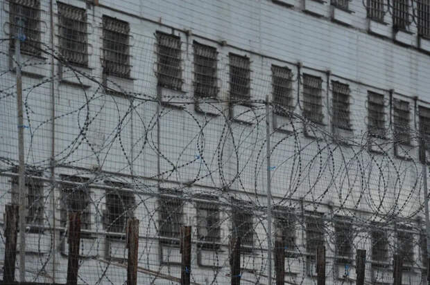 Экс-губернатор Белых в СИЗО сменил больше сотни сокамерников