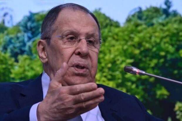 Россия за переговоры, но СВО будет продолжаться стармер мерц и макрон агрессивное ядро европы лавров