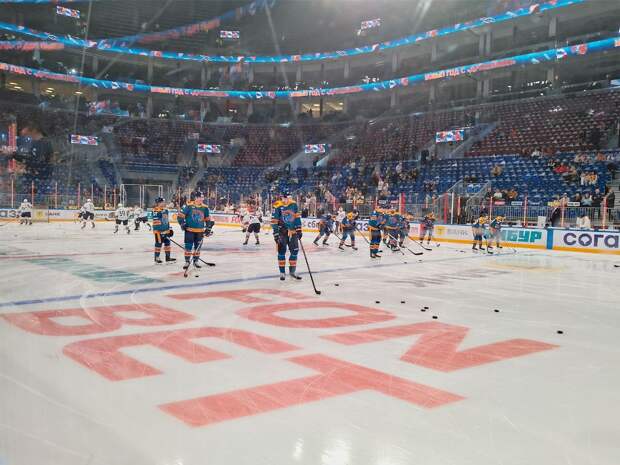 Нападающий Никита Попугаев продлил контракт с «Шанхайскими Драконами»