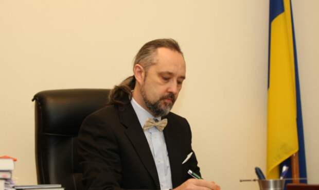 Судья КСУ Слиденко пригрозил Зеленскому войной и распадом Украины Судья КСУ Слиденко пригрозил Зеленскому войной и распадом Украины