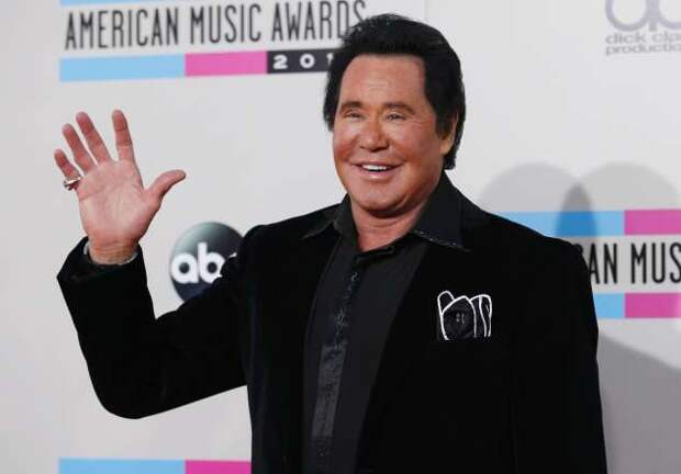 Wayne Newton Once listed as the highest paid entertainer in the world in the 1983 edition of the Guinness Book of World Records, this well-known entertainer from Las Vegas was in debt of almost US$ 20 million in 1992 due to a slew of bad investments.