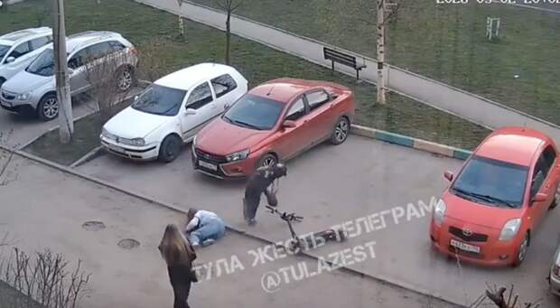 На Калинина в Пролетарском районе электросамокатчик сбил девушку и скрылся