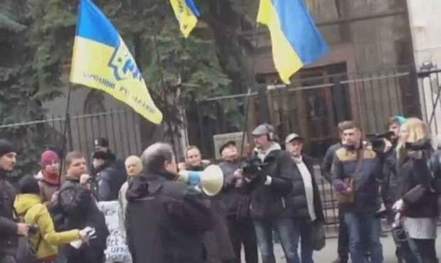 Когнитивный диссонанс: украинцы в Киеве требуют отставки премьера… Венгрии Когнитивный диссонанс: украинцы в Киеве требуют отставки премьера… Венгрии