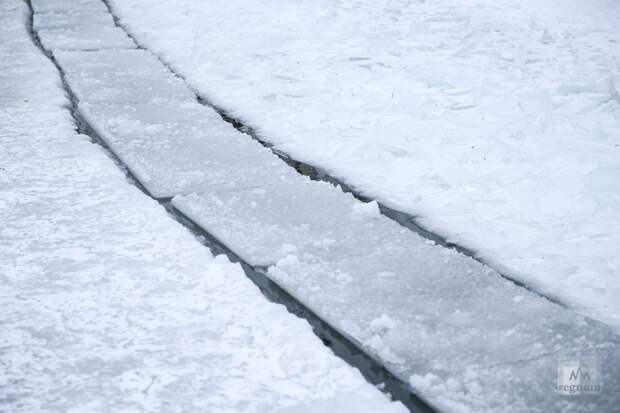 Пропавшего во время прогулки по Ладожскому озеру лыжника нашли мертвым