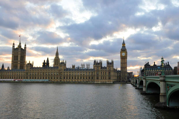 Экс-премьер Британии участвовал в оргиях с подругой Эпштейна