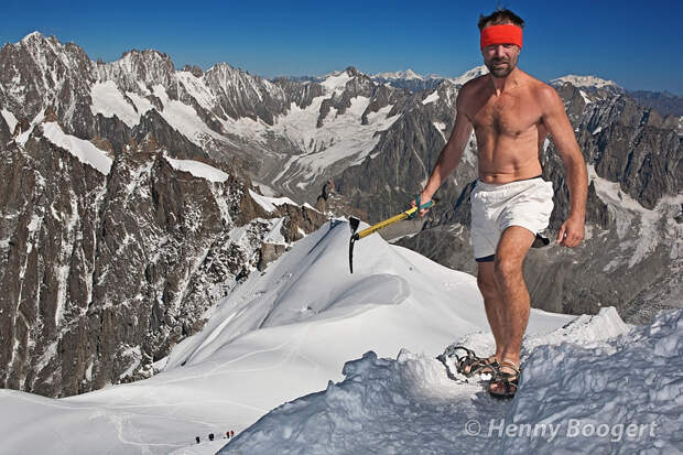 «Ледяной человек» Вим Хоф, покоряющий горы в одних шортах
