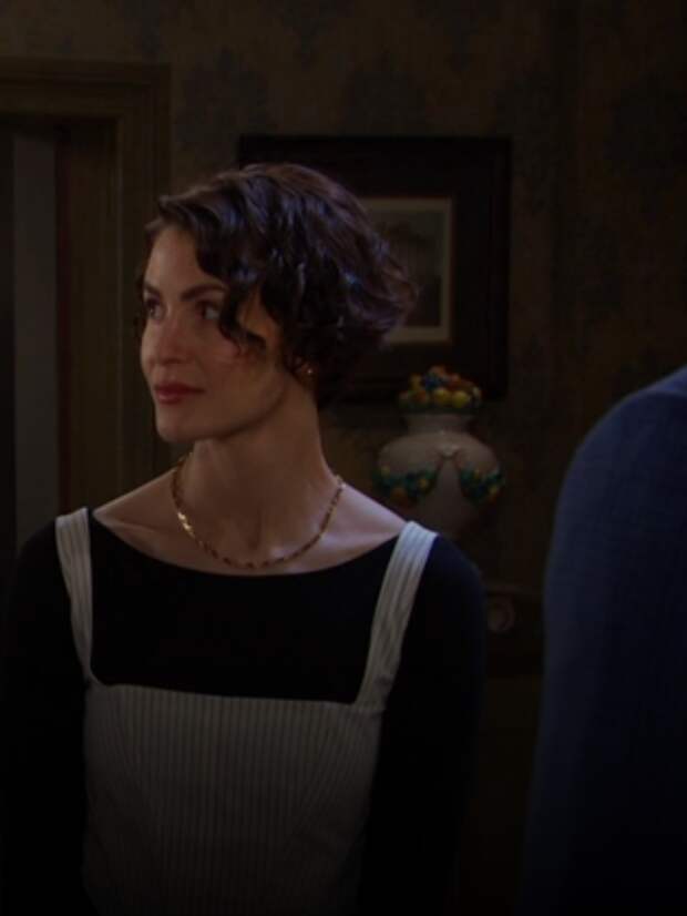 Sarah looking off to the side while Xander stands near her on Days of Our Lives during the week of 2-17-25