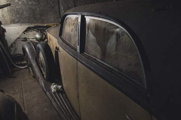 Черножелтый RollsRoyce 1937 года на подземной парковке на ЛонгАйленде Фото lbilimitedcom