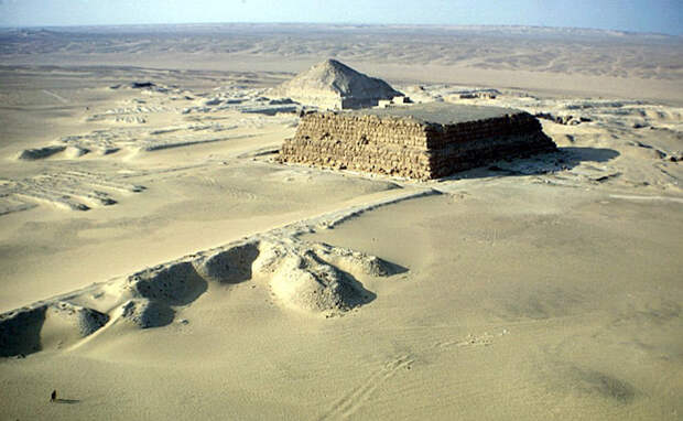 The Unfinished Pyramid, Zawiyet el-Aryan, Egypt. Photographer: Elisofon, Eliot