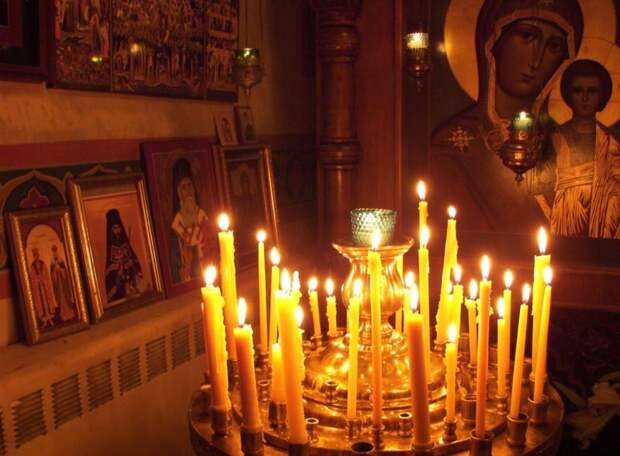 Снятие порчи при помощи церковных свечей
