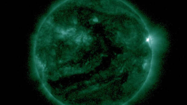 На Солнце произошла сильнейшая за три недели вспышка