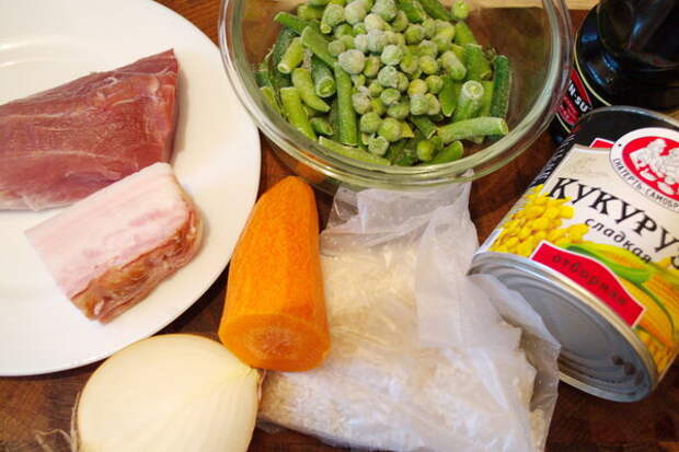 Можно и без грудинки. Да и вообще без овощей тоже можно - будет вкусно .