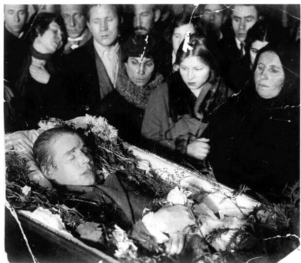 Жемчужина русской поэзии: редкие фотографии Сергея Есенина