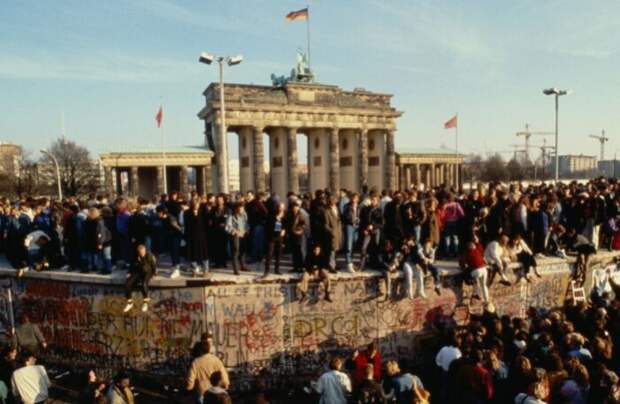 Падение Берлинской стены тоже произошло по досадной ошибке