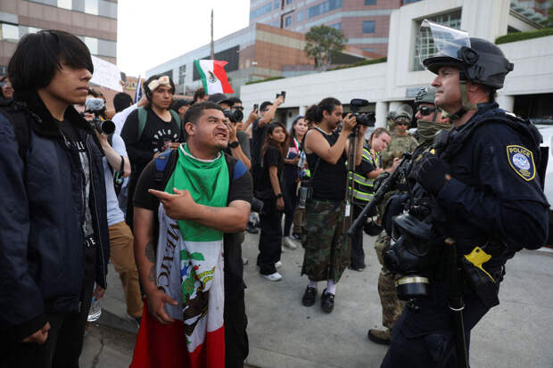 В США мужчине дали четыре года тюрьмы за атаку "коктейлем Молотова" на протестах