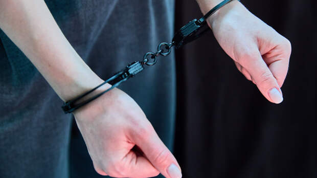 Туриста обвинили в краже статуи и бутылки вина в Майами