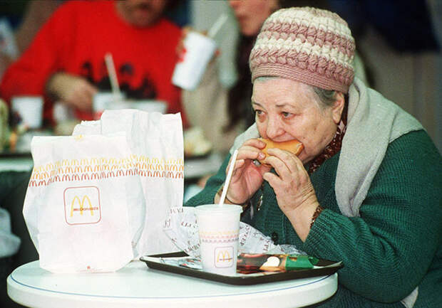 Эпические фото о том, как в Москве в 1990 году открылся первый McDonald’s