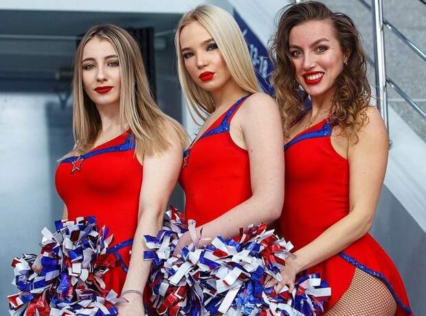 В русском хоккее начали отказываться от девушек из групп поддержки: мнение за