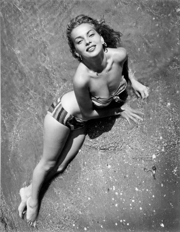 The 1950s Coolest Bikini Beauties (2).jpg