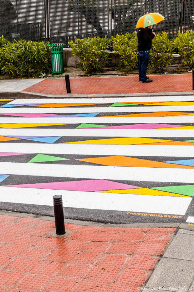 Красочные пешеходные переходы на улицах Мадрида искусство, креатив, пешеходный переход