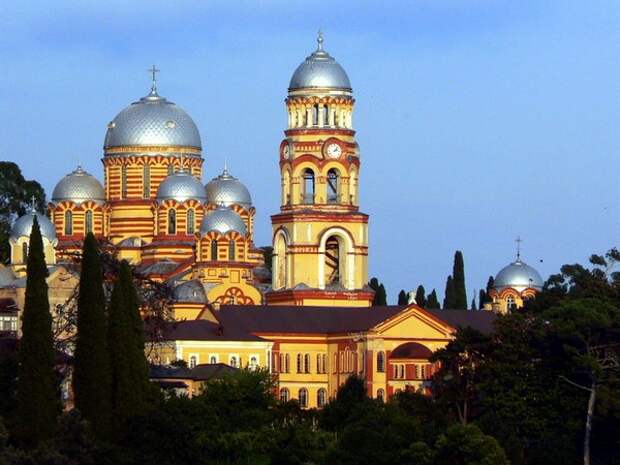 Новый Афон в Абхазии. Источник фото: abara-sochi.ru Новый Афон в Абхазии. Источник фото: abara-sochi.ru