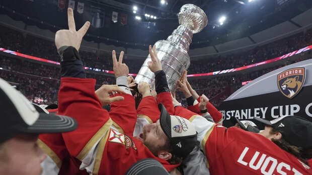 Фетисов назвал IIHF «промокашкой» за отсутствие россиян в поздравлении «Флориды"