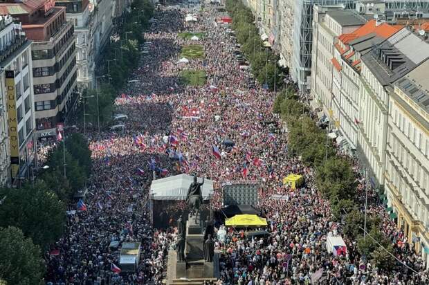 Митинг в Праге 4 сентября.jpg Митинг в Праге 4 сентября.jpg