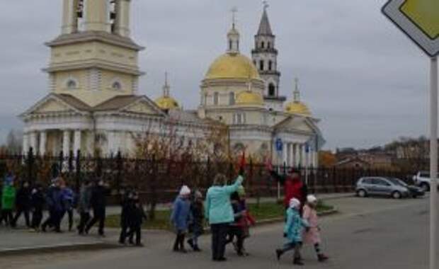 Маленькие жители Невьянска побывали в учебном автобусе «Школа дорожной безопасности»